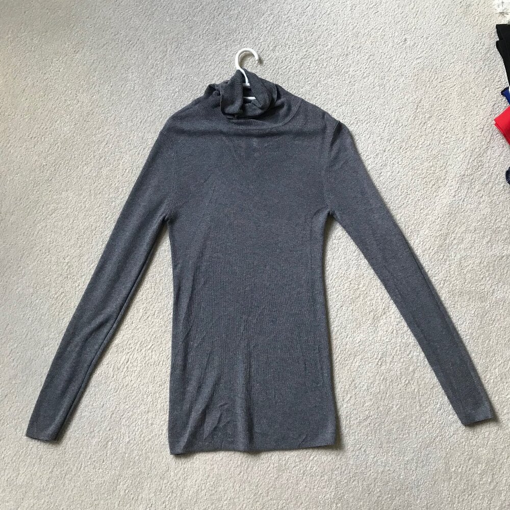 ANN TAYLOR CHIC WOOL-LOOKING COTTON GREY LIGHTWEIGHT TURTLENECK